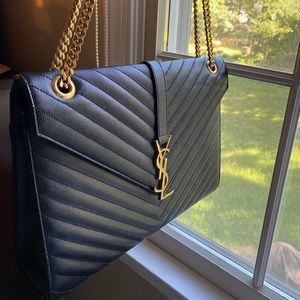 EXCELLENT CONDITION LARGE SAINT LAURENT BAG